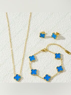 Lucky Five Leaf Clover Blue Set 18K Gold Plated

Jewelry Set
